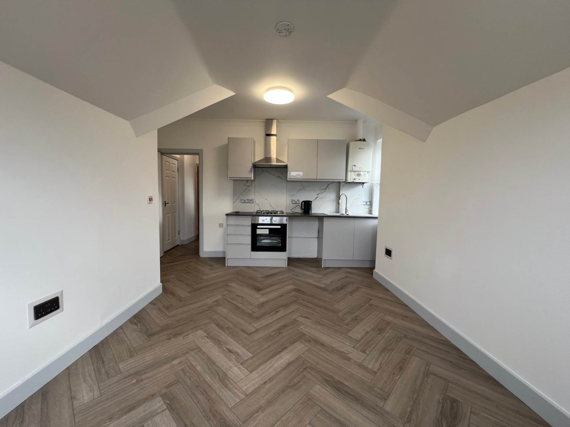 Marsh Road, Luton, Image 6