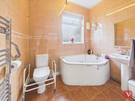 Lansdowne Road, Luton, Image 18