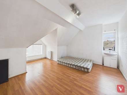 Lansdowne Road, Luton, Image 25