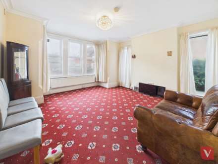 Lansdowne Road, Luton, Image 4