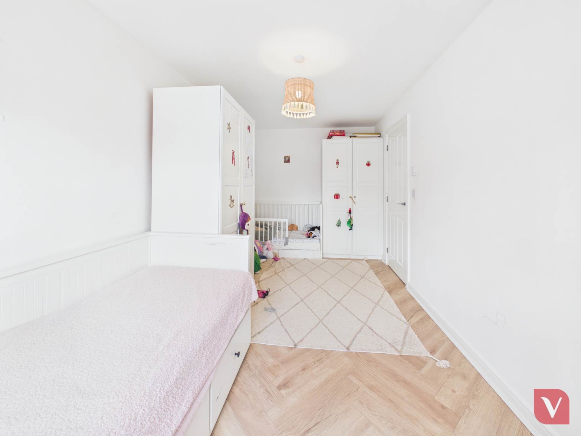 Pantheon Drive, Dunstable, Image 9