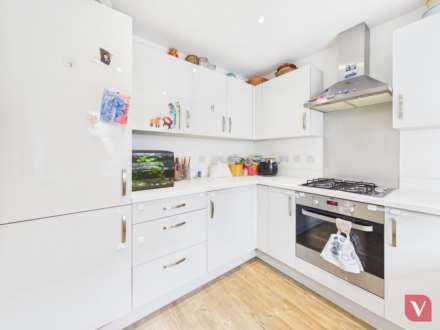 Pantheon Drive, Dunstable, Image 5