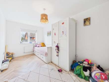 Pantheon Drive, Dunstable, Image 6