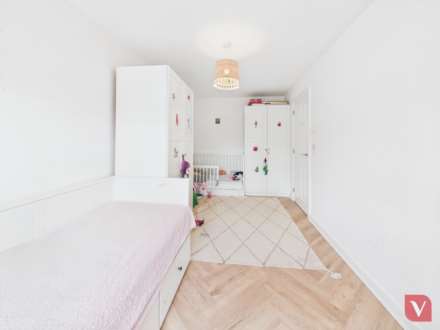 Pantheon Drive, Dunstable, Image 9