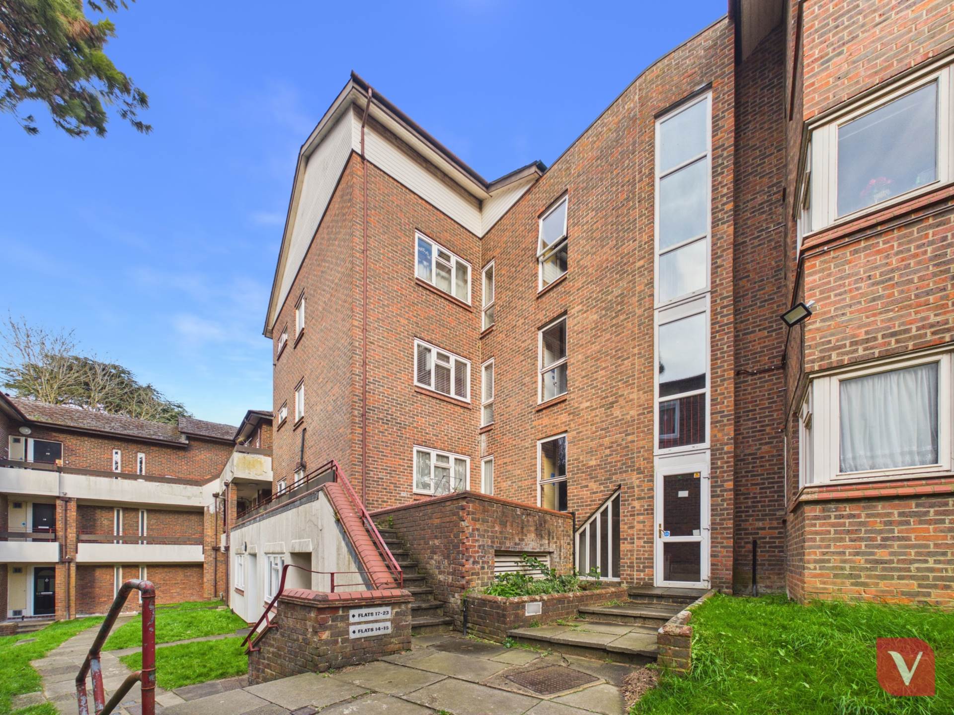 Truncalls, Sutherland Place, Luton, Image 1