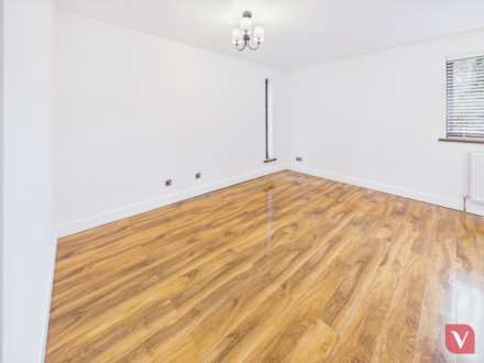 Truncalls, Sutherland Place, Luton, Image 9