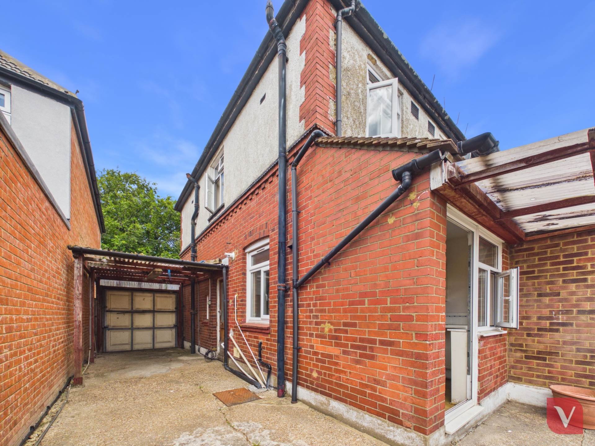 Dunstable Road, Luton, Image 12