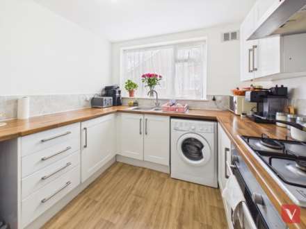 Kinross Crescent, Luton, Image 6