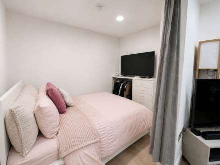 Dunstable Place, Luton, Image 8