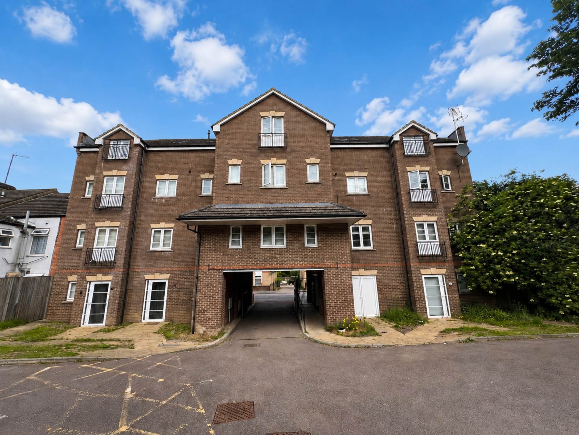 Kingswood Court, Luton, Image 1