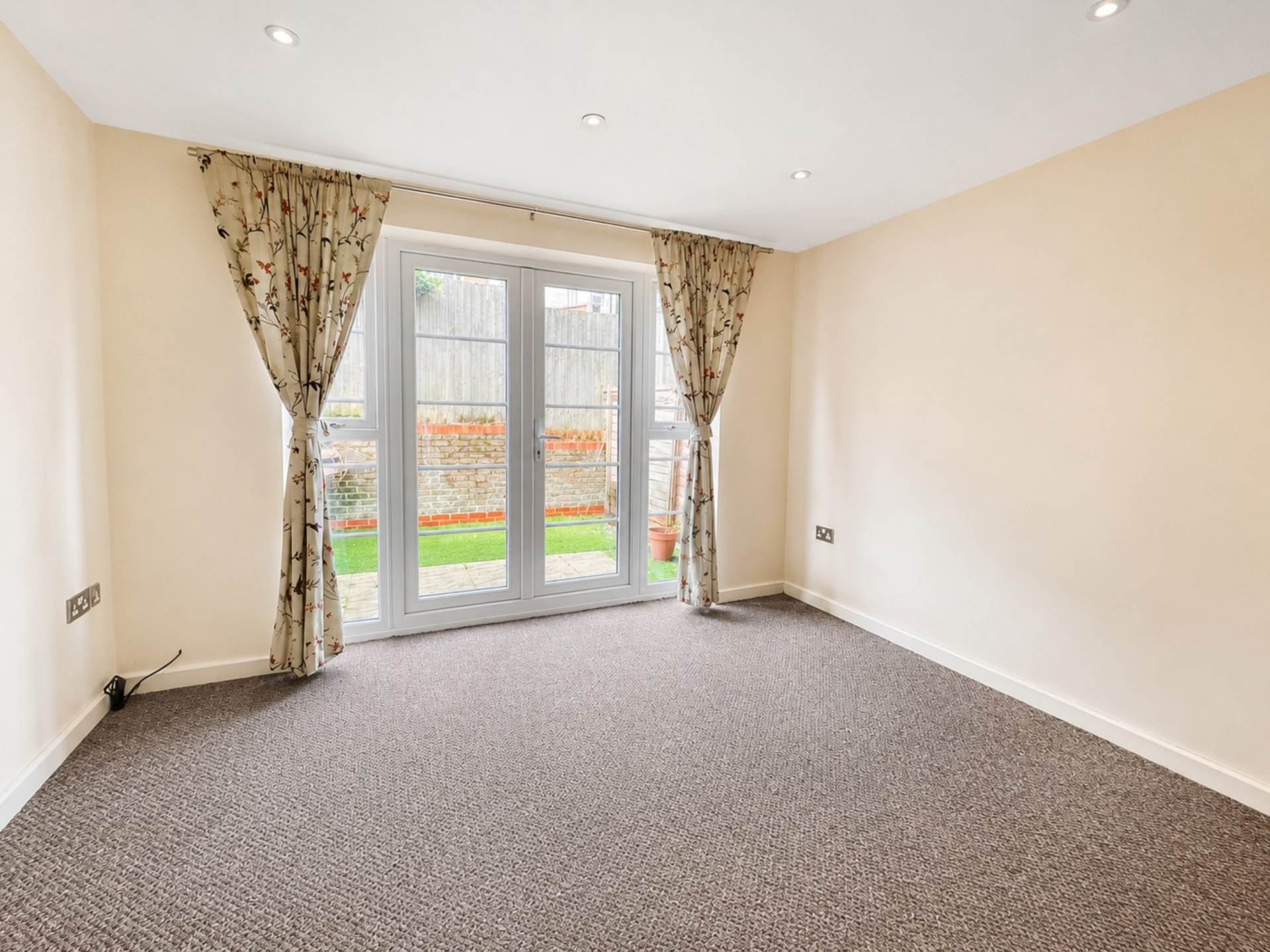 Kingswood Court, Luton, Image 6