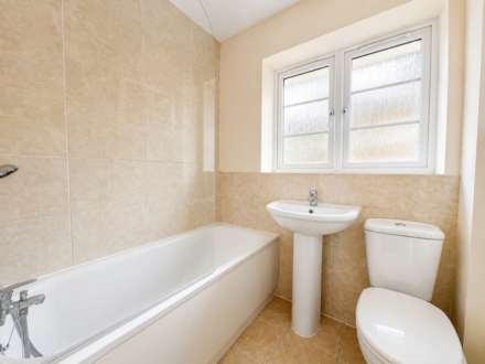 Kingswood Court, Luton, Image 10