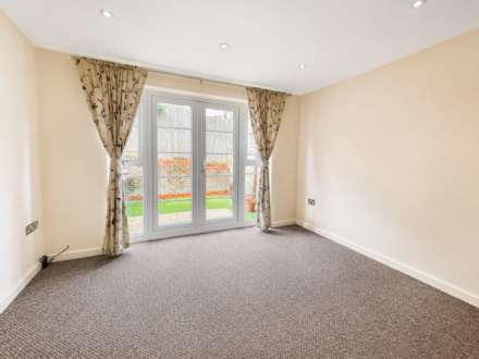 Kingswood Court, Luton, Image 6