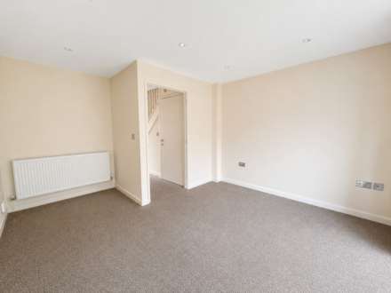 Kingswood Court, Luton, Image 9