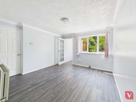 Halleys Way, Dunstable, Image 3