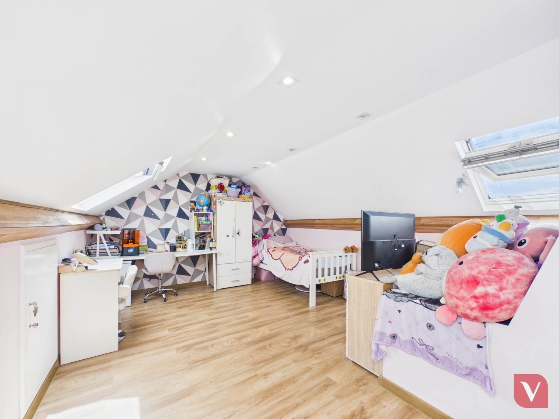 Reaper Close, Luton, Image 20