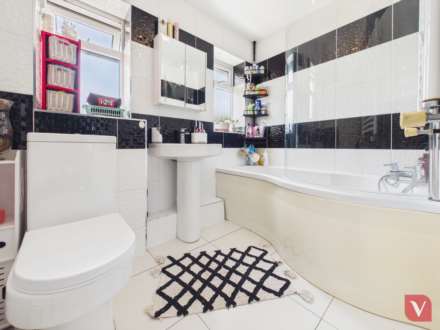 Reaper Close, Luton, Image 16