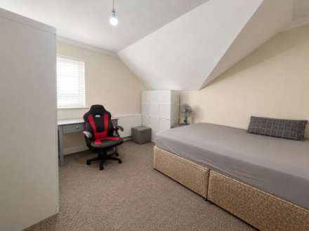 Kingswood Court, Luton, Image 2