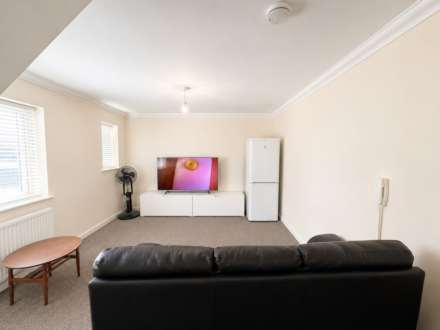 Kingswood Court, Luton, Image 4