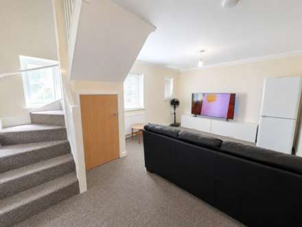 Kingswood Court, Luton, Image 6