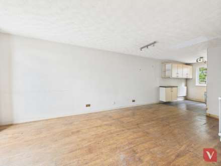 Trowbridge Gardens, Luton, Image 2