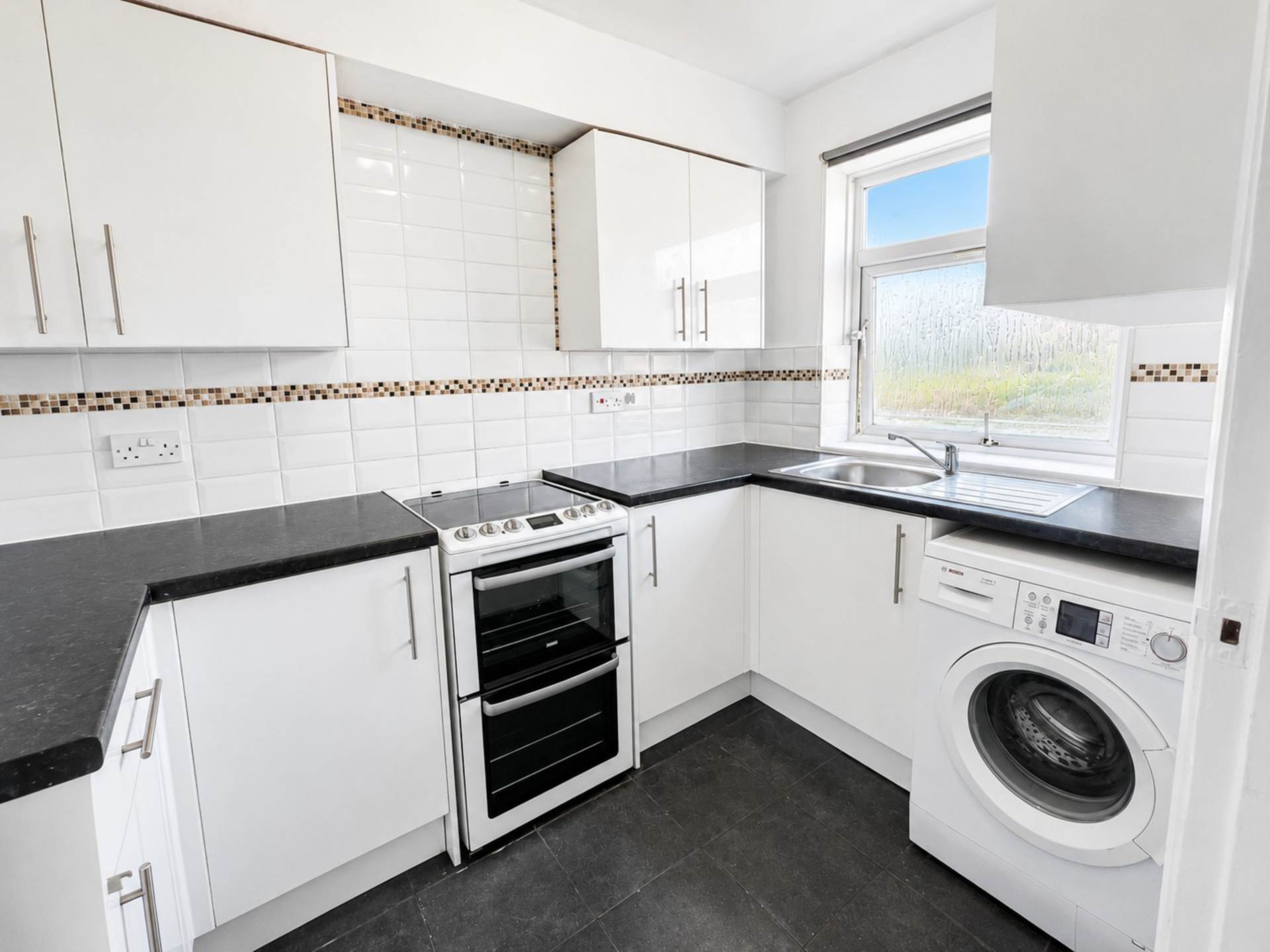 Elderberry Close, Luton, Image 4
