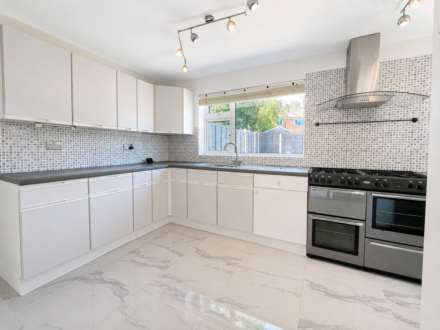 Ashfield Way, Luton, Image 5