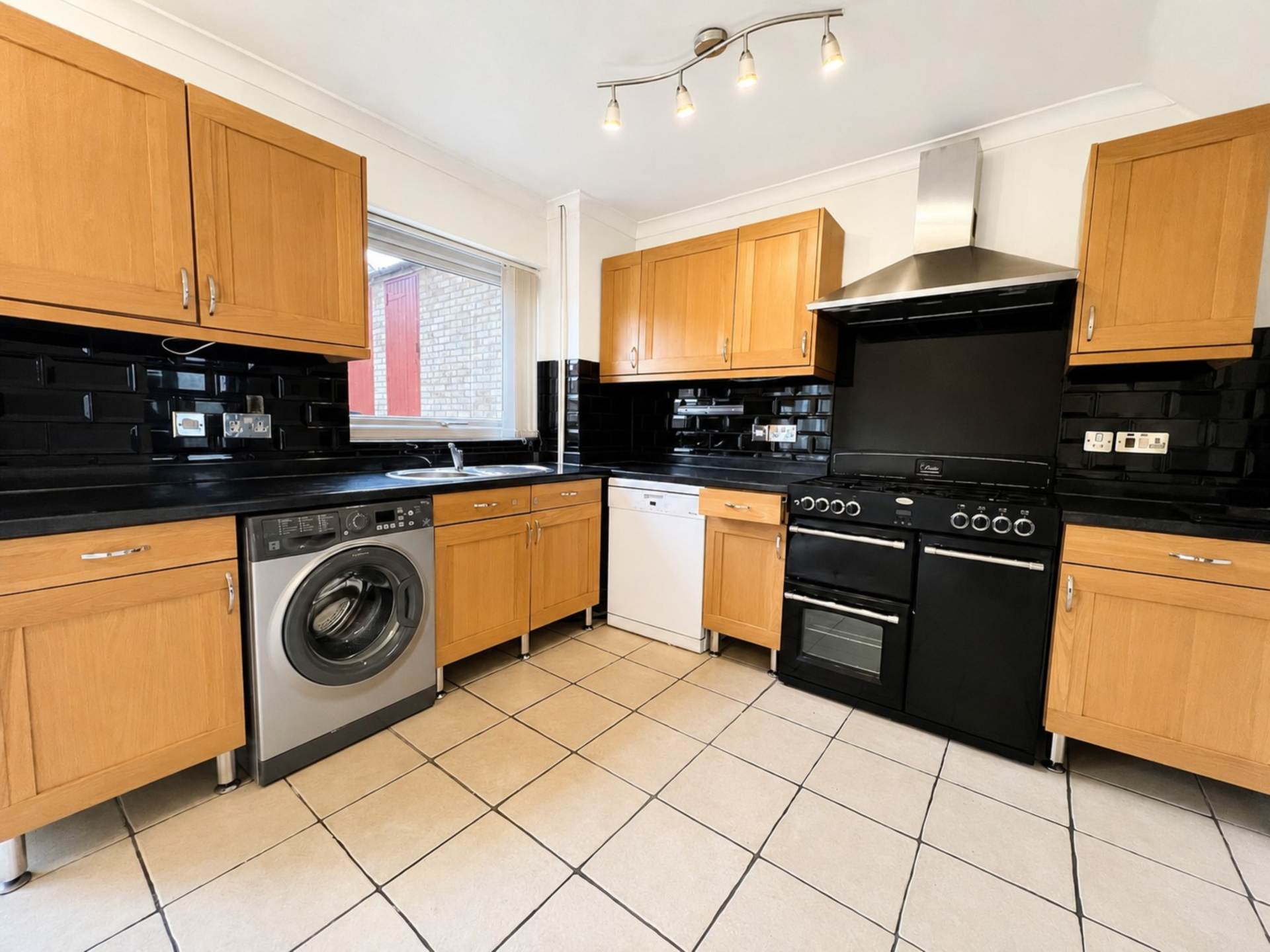 Gelding Close, Luton, Image 5