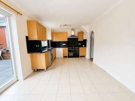 Gelding Close, Luton, Image 7