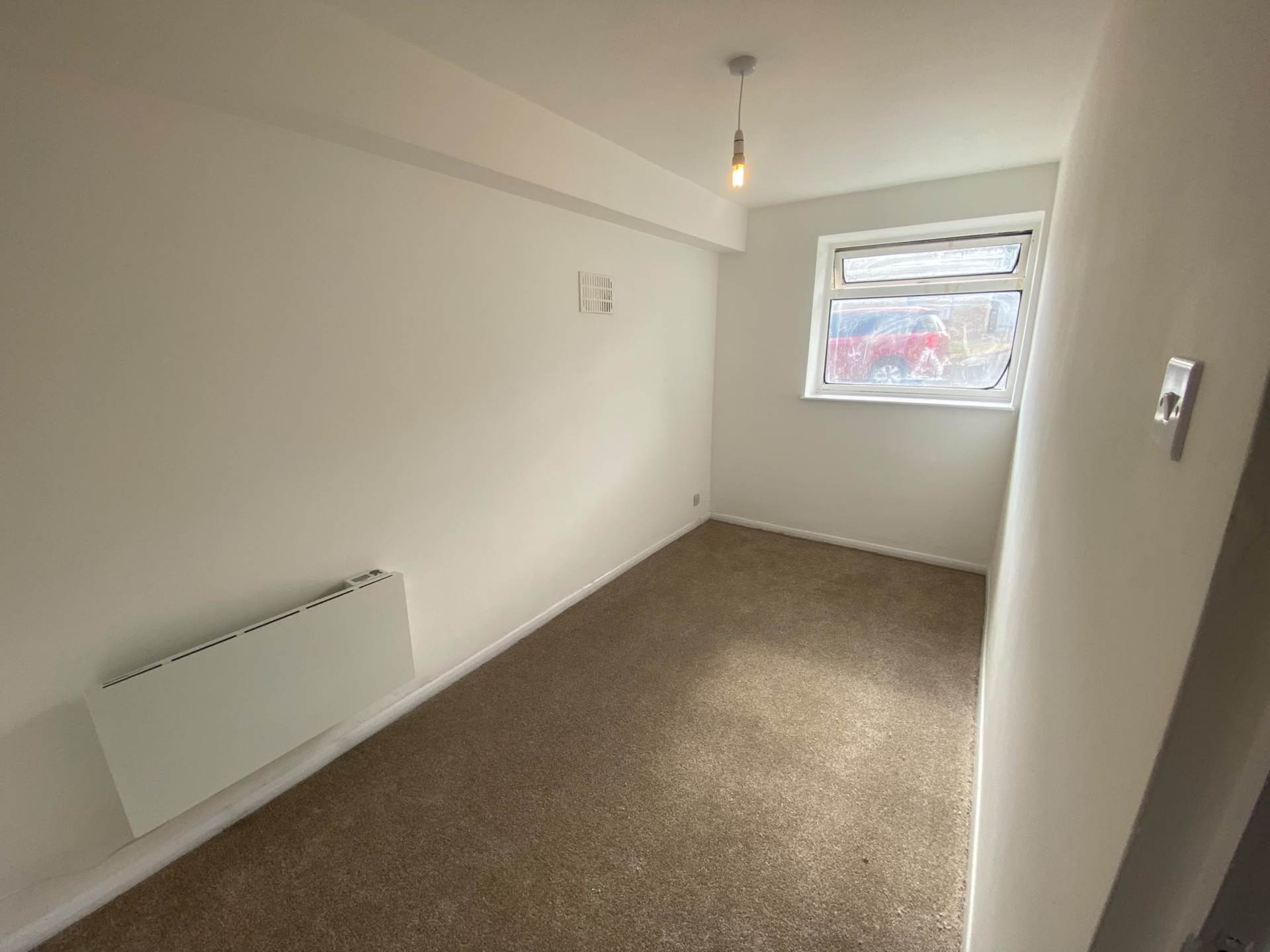 Copenhagen Close, Luton, Image 6