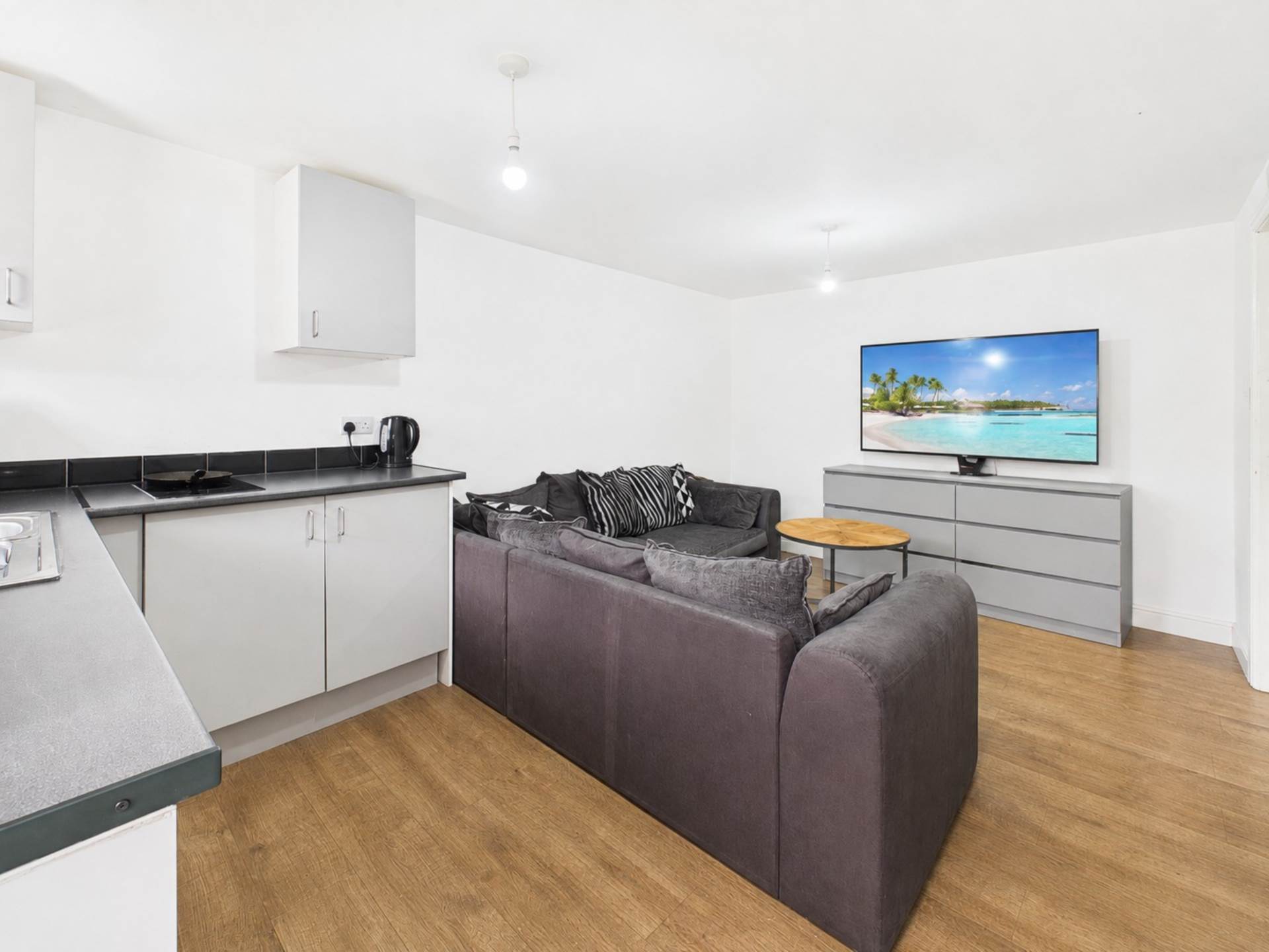 Dunstable Road, Luton, Image 19