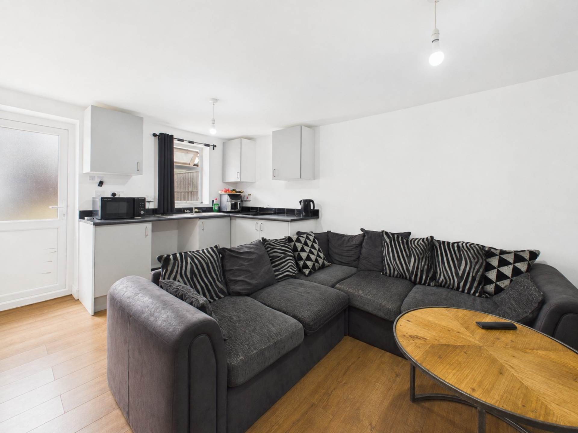 Dunstable Road, Luton, Image 4