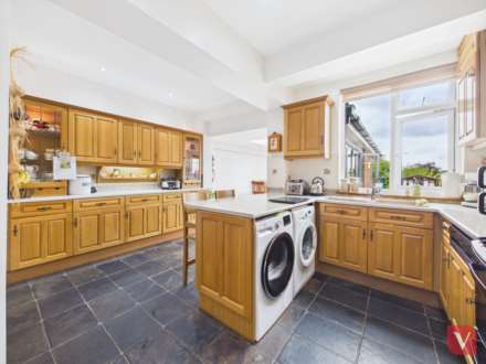 Hitchin Road, Luton, Image 8