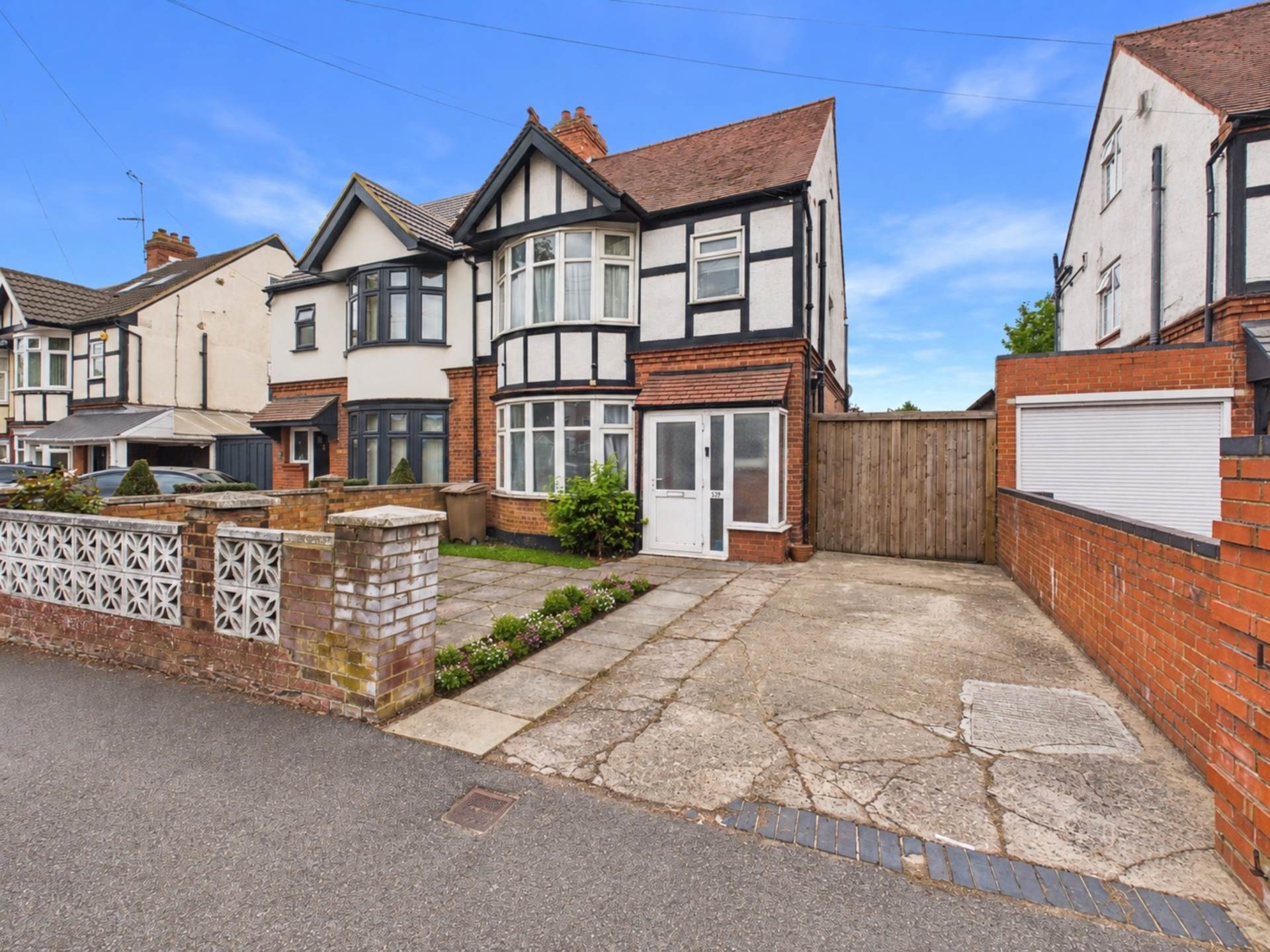 Dunstable Road, Luton, Image 1