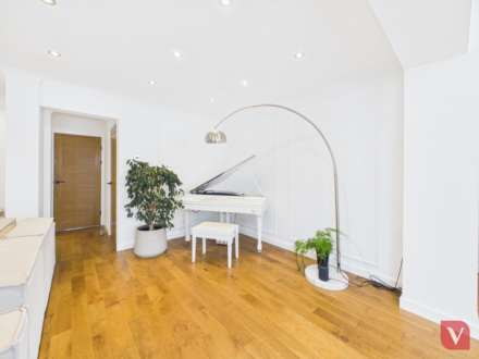 Felstead Way, Luton, Image 10