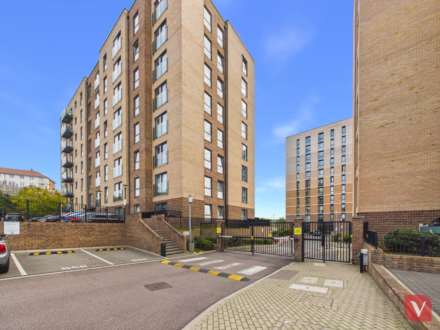 Brooklands Court, Stirling Drive, Luton, Image 9