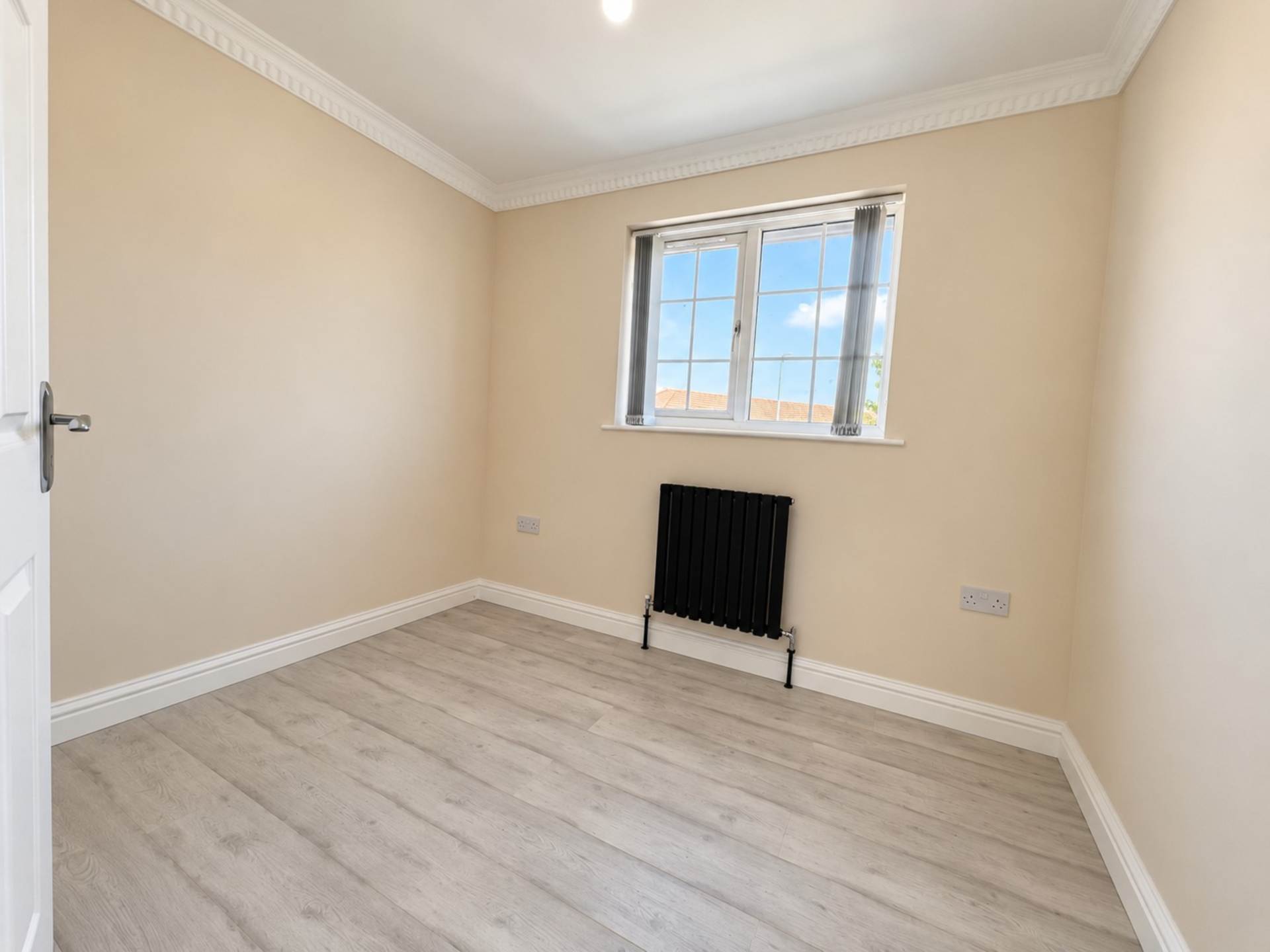 Anmer Gardens, Luton, Image 19