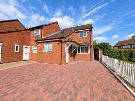 Anmer Gardens, Luton, Image 1