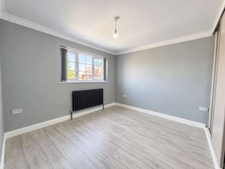 Anmer Gardens, Luton, Image 15