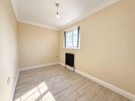 Anmer Gardens, Luton, Image 18