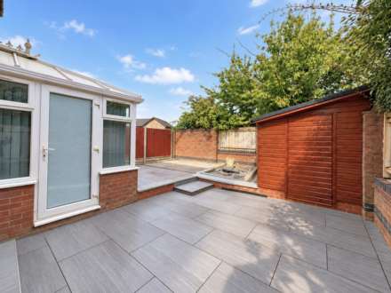 Anmer Gardens, Luton, Image 21