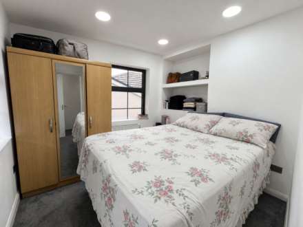 Dunstable Place, Luton, Image 5