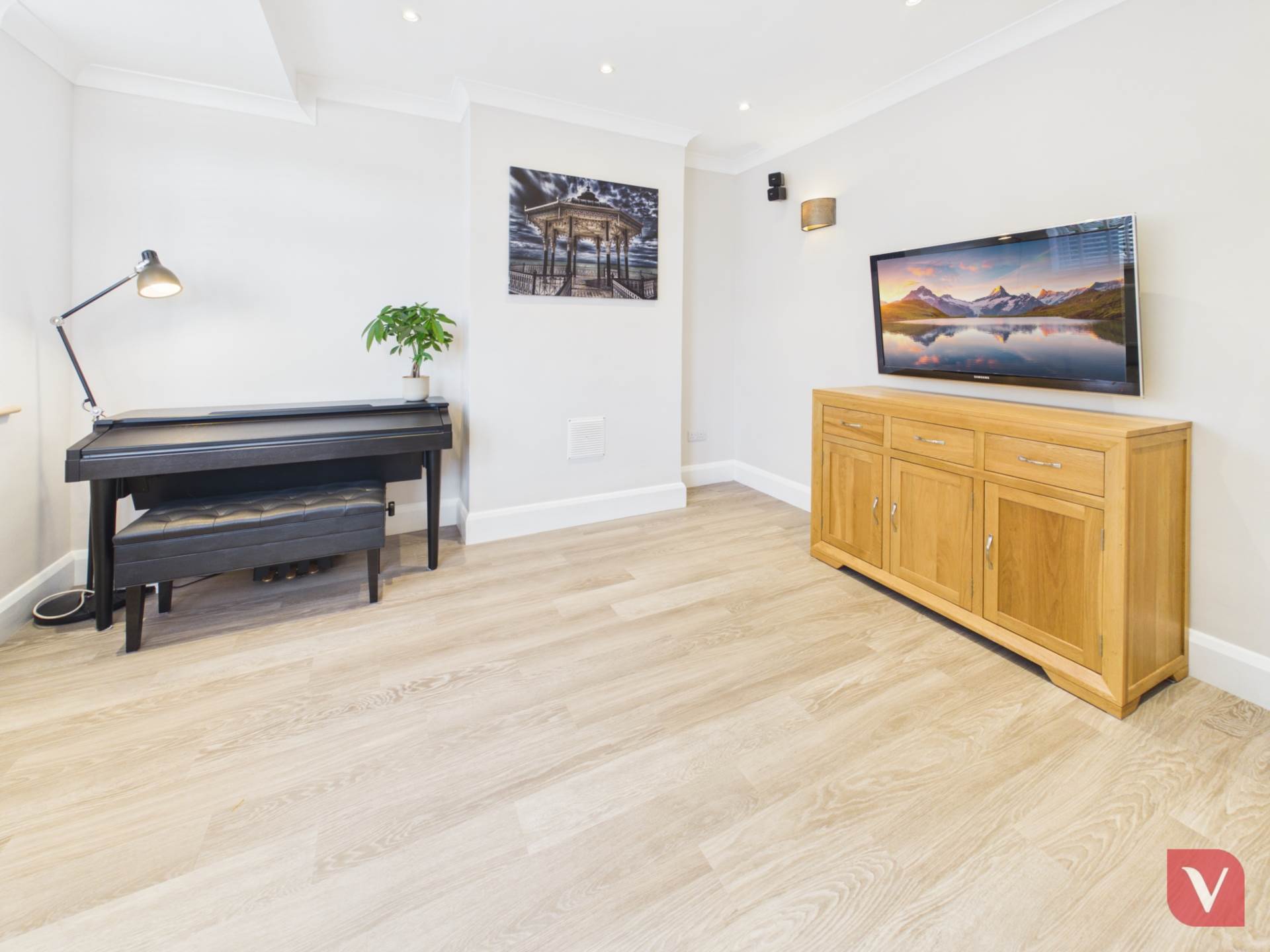 Heywood Drive, Luton, Image 5
