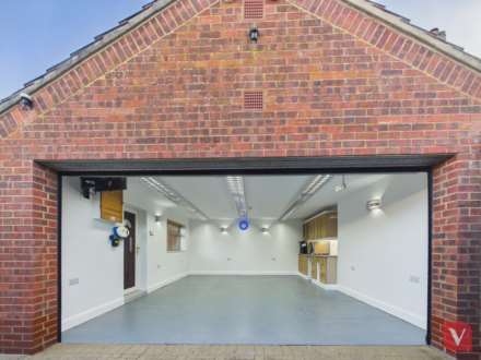Heywood Drive, Luton, Image 12