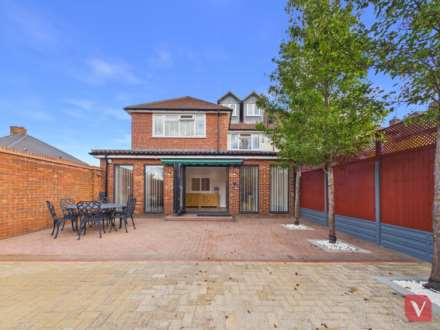 Heywood Drive, Luton, Image 2