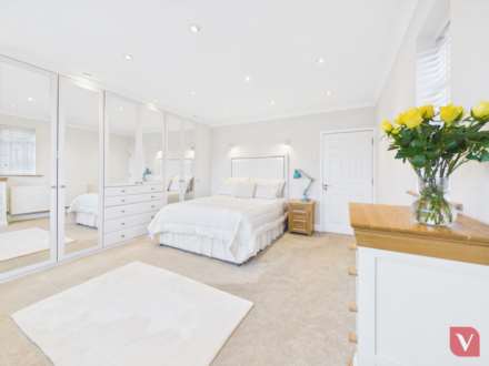 Heywood Drive, Luton, Image 4