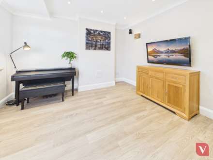 Heywood Drive, Luton, Image 5