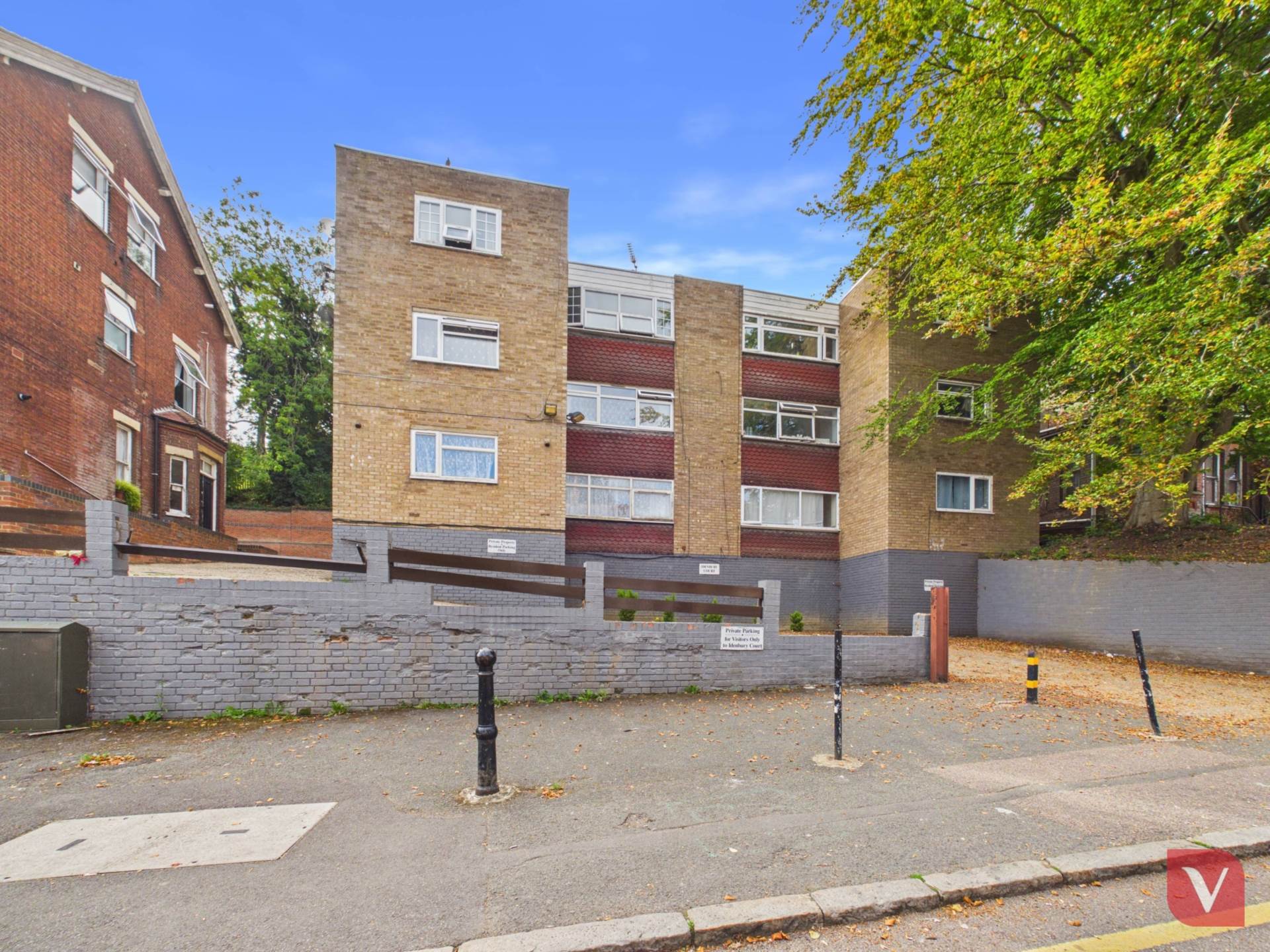 Downs Road, Luton, Image 1