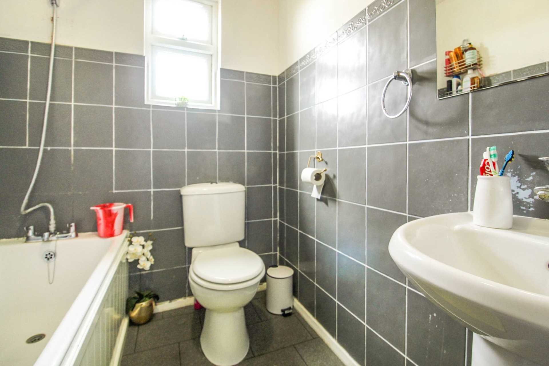 New Bedford Road, Luton, Image 6
