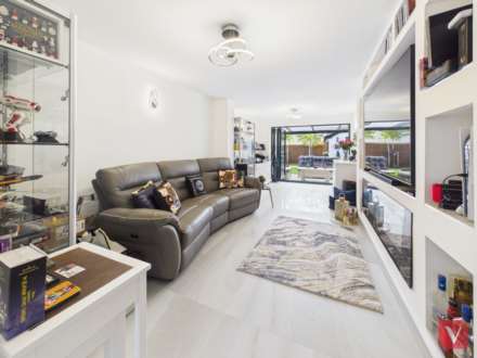 Arbour Close, Luton, Image 6